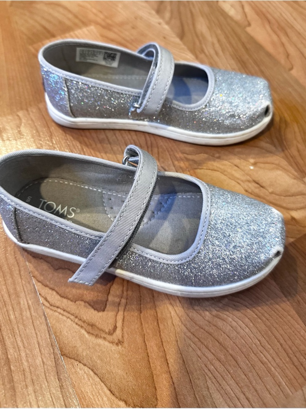 Toms Girls' Silver Glitter Mary Jane Sandals - Picture 3 of 6